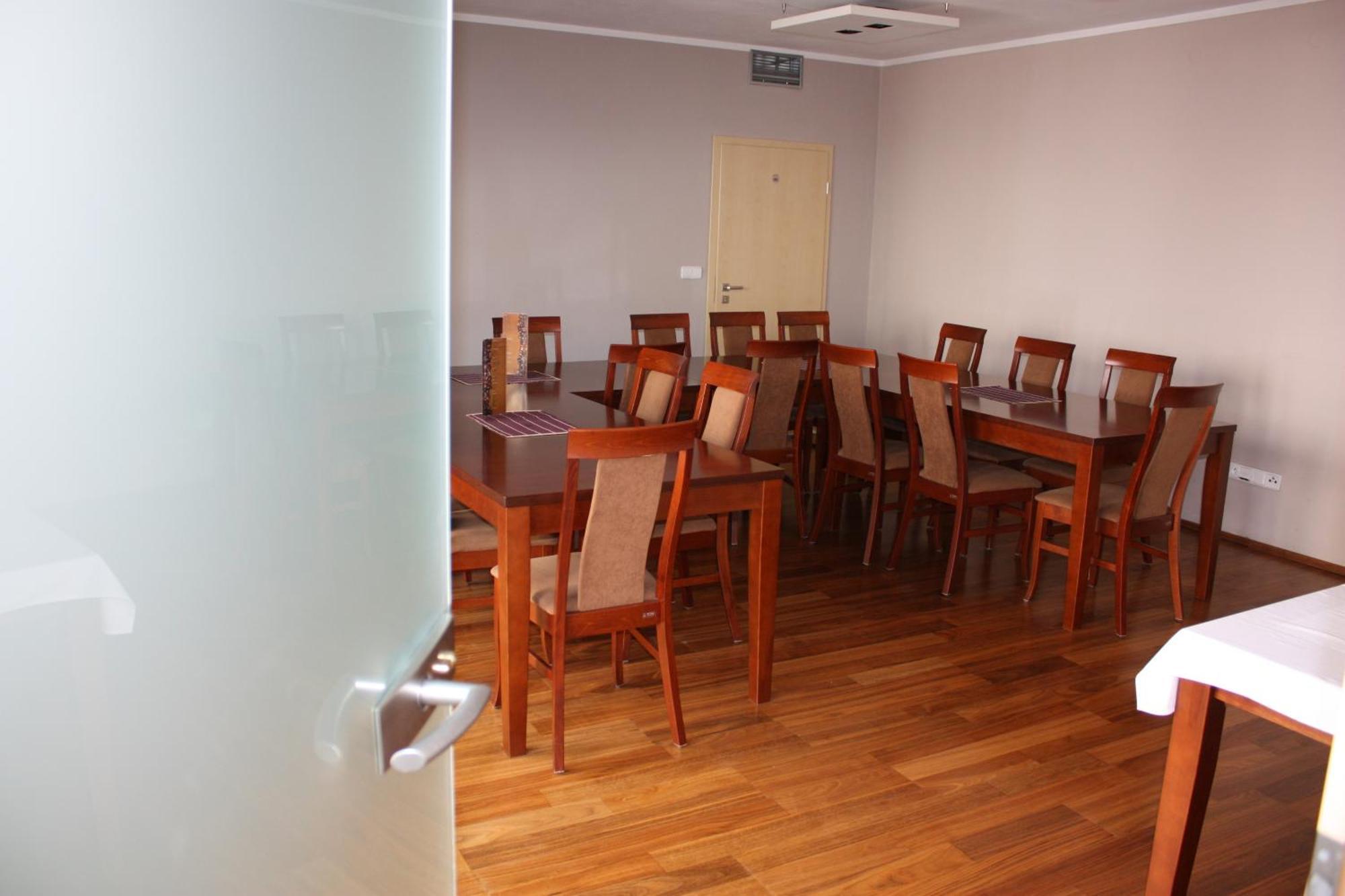 Penzion a CaféRestaurant U lávky Chrudim Extérieur photo