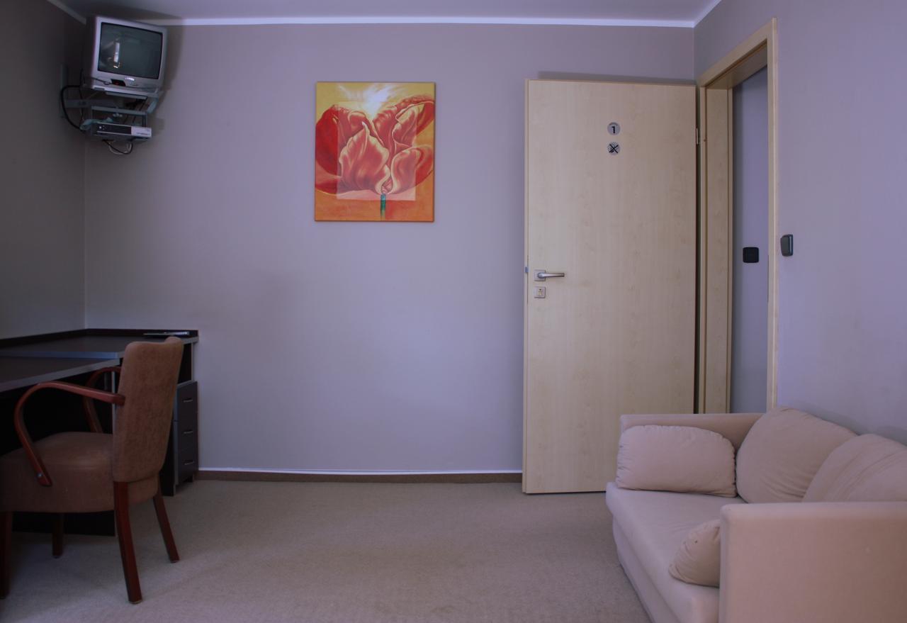 Penzion a CaféRestaurant U lávky Chrudim Chambre photo